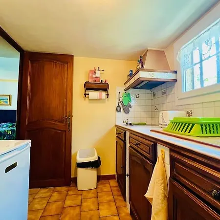 Apartment Soleil - Piscine, Parking, Jardin, Calme, Wifi, 2 Personnes Istres